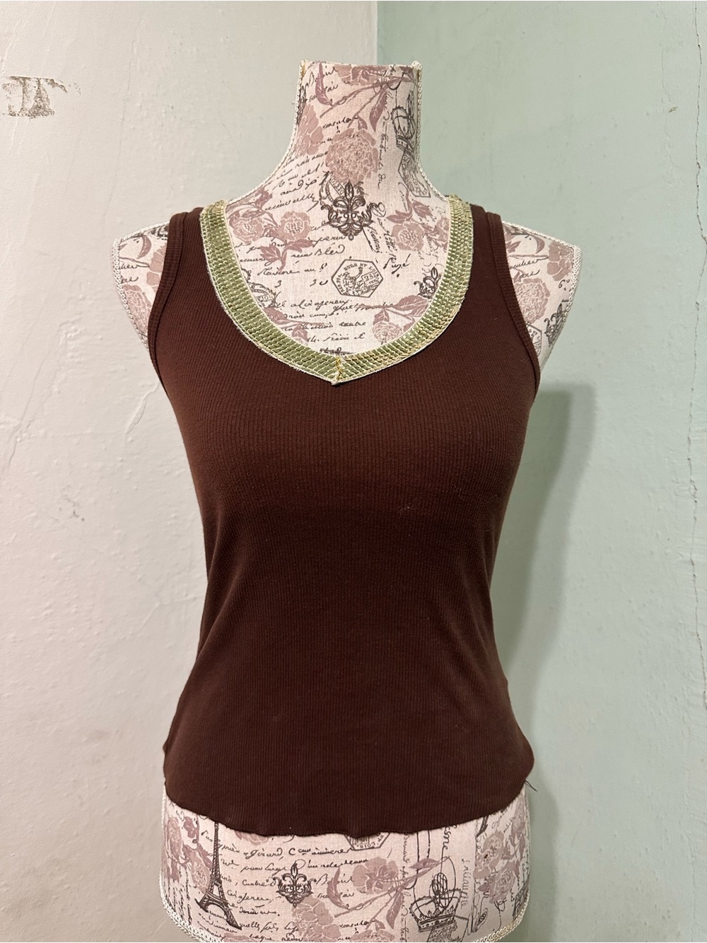 Together USA Brown Ribbed Tank Top Green sequin Trim small Y2K 2000 cotton FLAWS